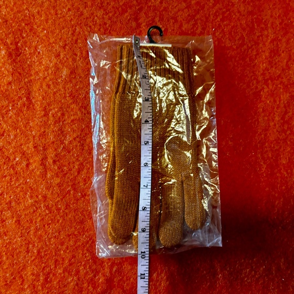 Anya Hindmarch Uniqlo collab orange touch of wool heattech knitted gloves NWT - Picture 5 of 6